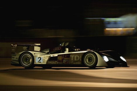 Mørket har sænket sig over Le Mans